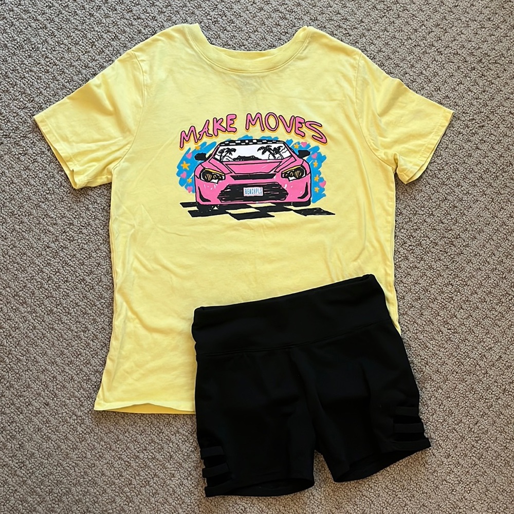 Girls Graphic Tee and Black Shorts, Size 10